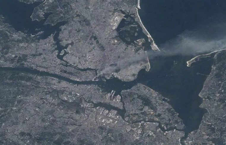 Powerful Photos from September 11-2001